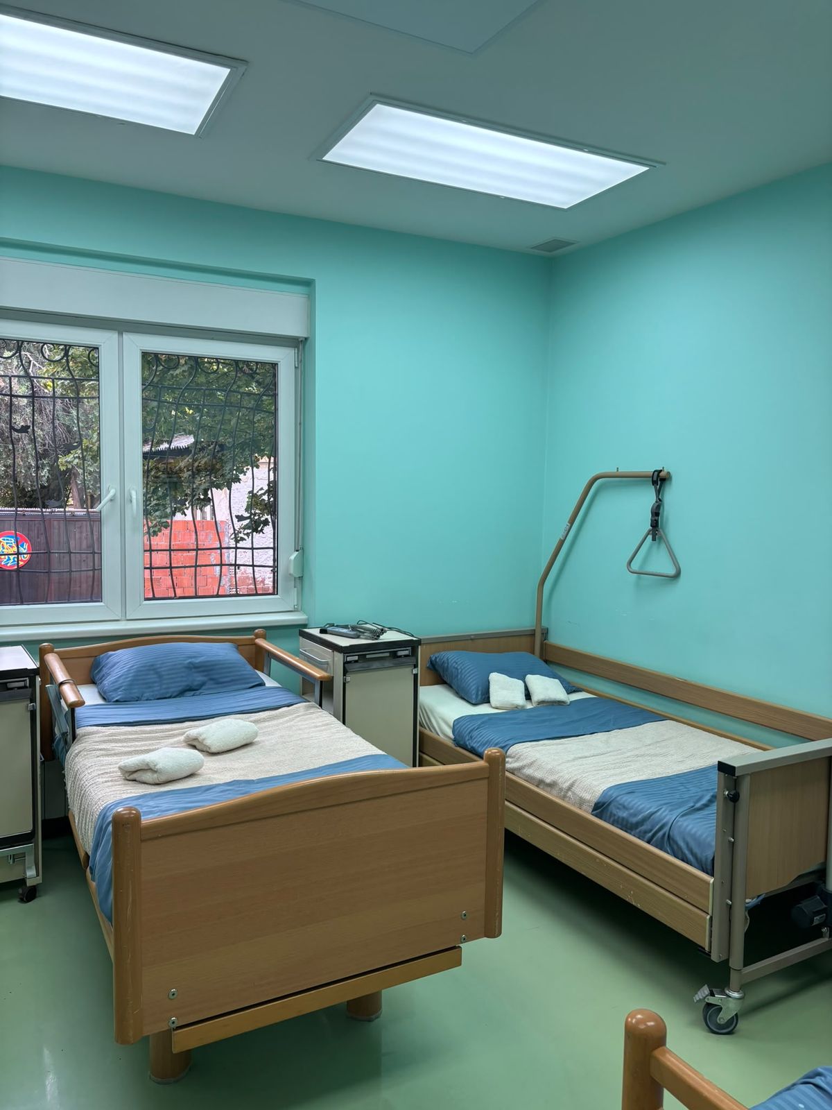 Četvorokrevetna soba sa medicinskim krevetima